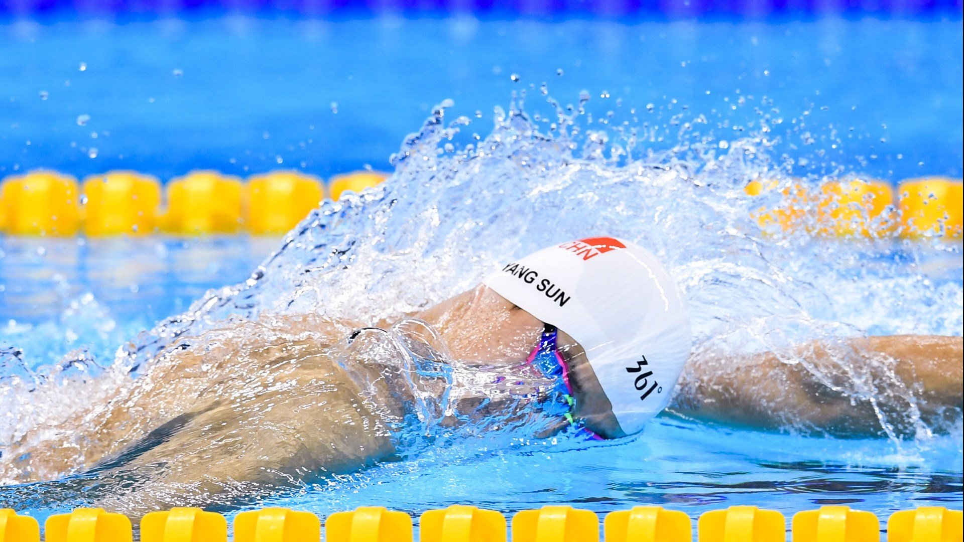 国家队后场战术演练加强快攻组织与第一传精准性训练,后场进攻的关键